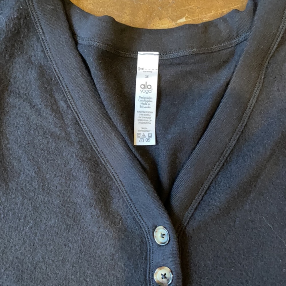 Alo Alolux Soho Crop Henley P3 - Picture 3 of 6